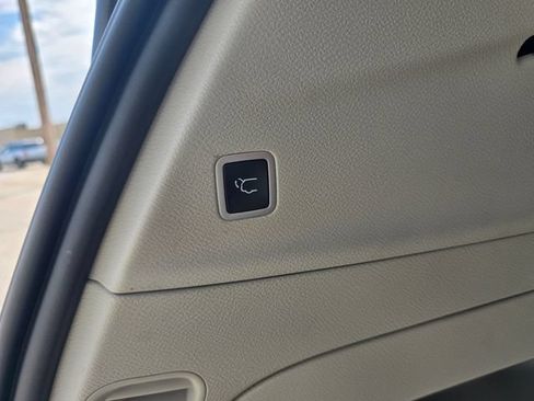 Used 2024 Chrysler Voyager LX FWD image 18