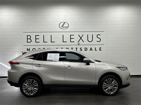 Used 2024 Toyota Venza Limited image 2