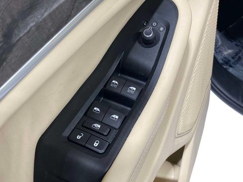 Used 2023 Jeep Grand Cherokee Limited AWD/4WD image 19