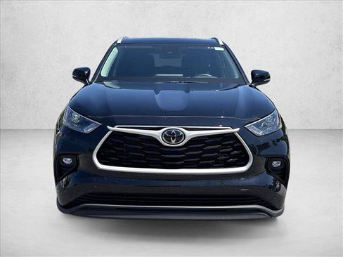 Certified 2026 Toyota Highlander XLE AWD/4WD image 2