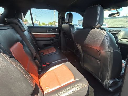 Used 2019 Ford Explorer XLT w/ Equipment Group 202A FWD image 27