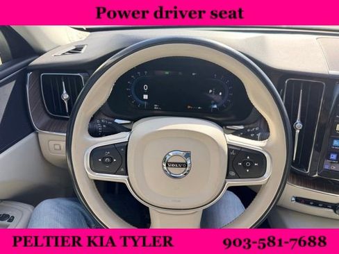 Used 2022 Volvo XC60 B5 Momentum image 20