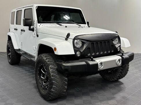 Used 2017 Jeep Wrangler Unlimited Sahara w/ Connectivity Group AWD/4WD image 7