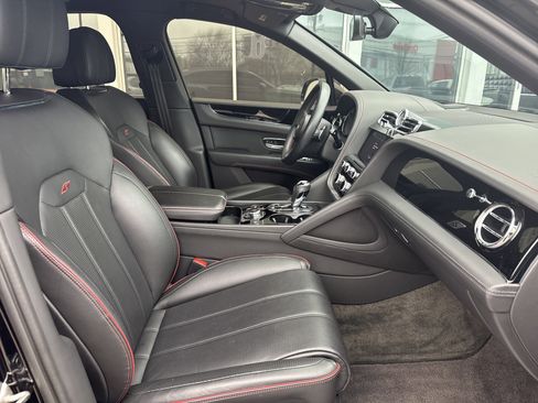 Used 2022 Bentley Bentayga image 2
