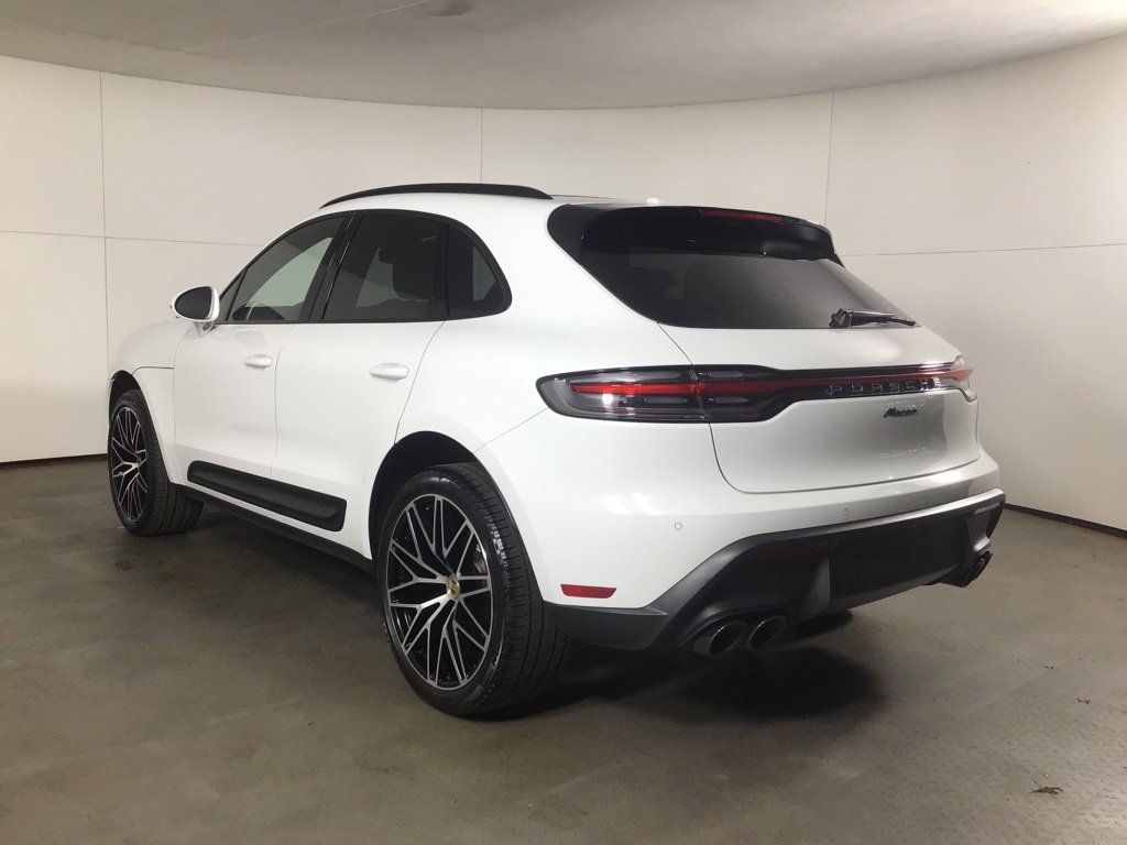 Certified 2026 Porsche Macan AWD/4WD image 3