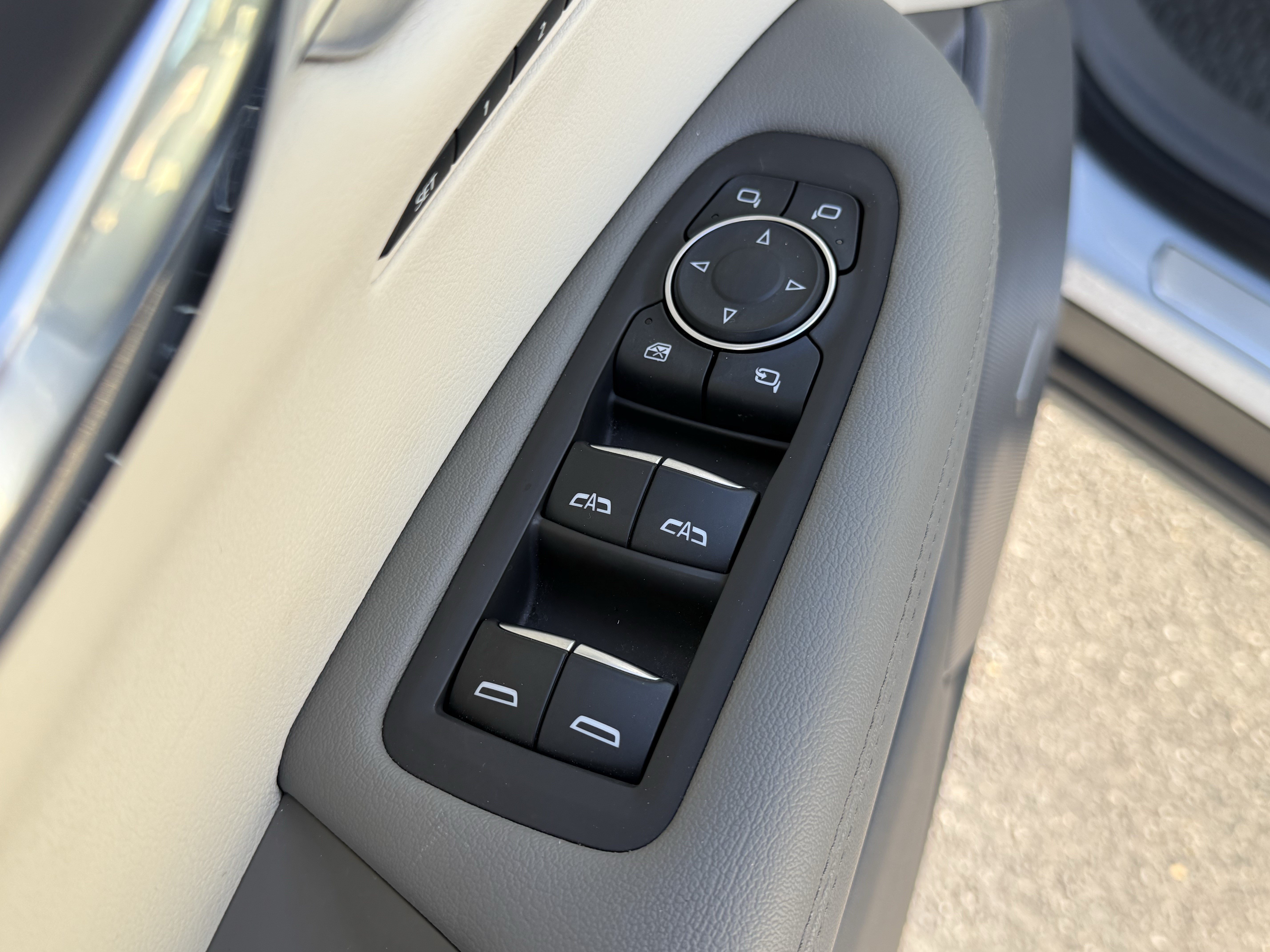Used 2025 Cadillac XT6 Premium Luxury w/ Technology Package FWD image 15