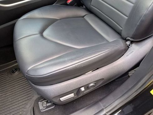 Used 2022 Toyota Highlander XLE FWD image 30