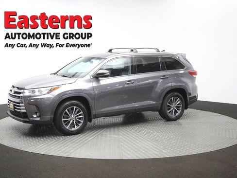 Used 2019 Toyota Highlander XLE AWD/4WD image 61