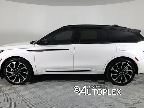 Used 2024 Lincoln Nautilus Black Label image 8