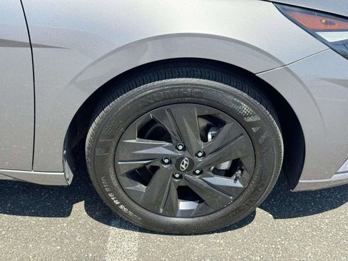 Used 2023 Hyundai Elantra SEL w/ Cargo Package FWD image 5
