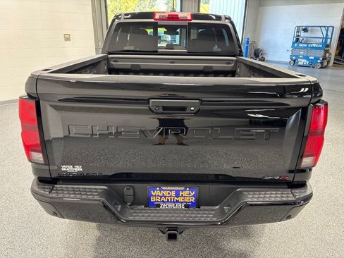 Used 2025 Chevrolet Colorado ZR2 w/ Technology Package AWD/4WD image 6