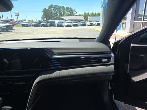 Used 2025 Toyota Camry SE w/ Multimedia Upgrade Package FWD image 38