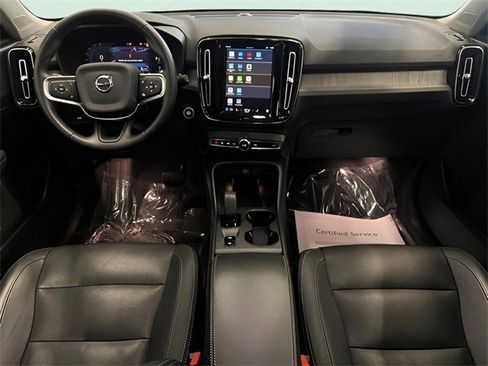 Used 2024 Volvo XC40 B5 Core image 21