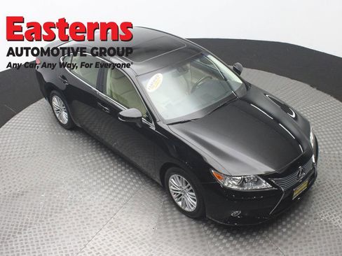 Used 2015 Lexus ES 350 w/ Luxury Package FWD image 3