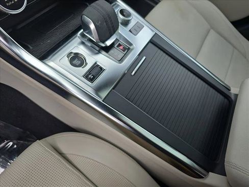 Used 2024 Jaguar XF R-Dynamic SE AWD/4WD image 25
