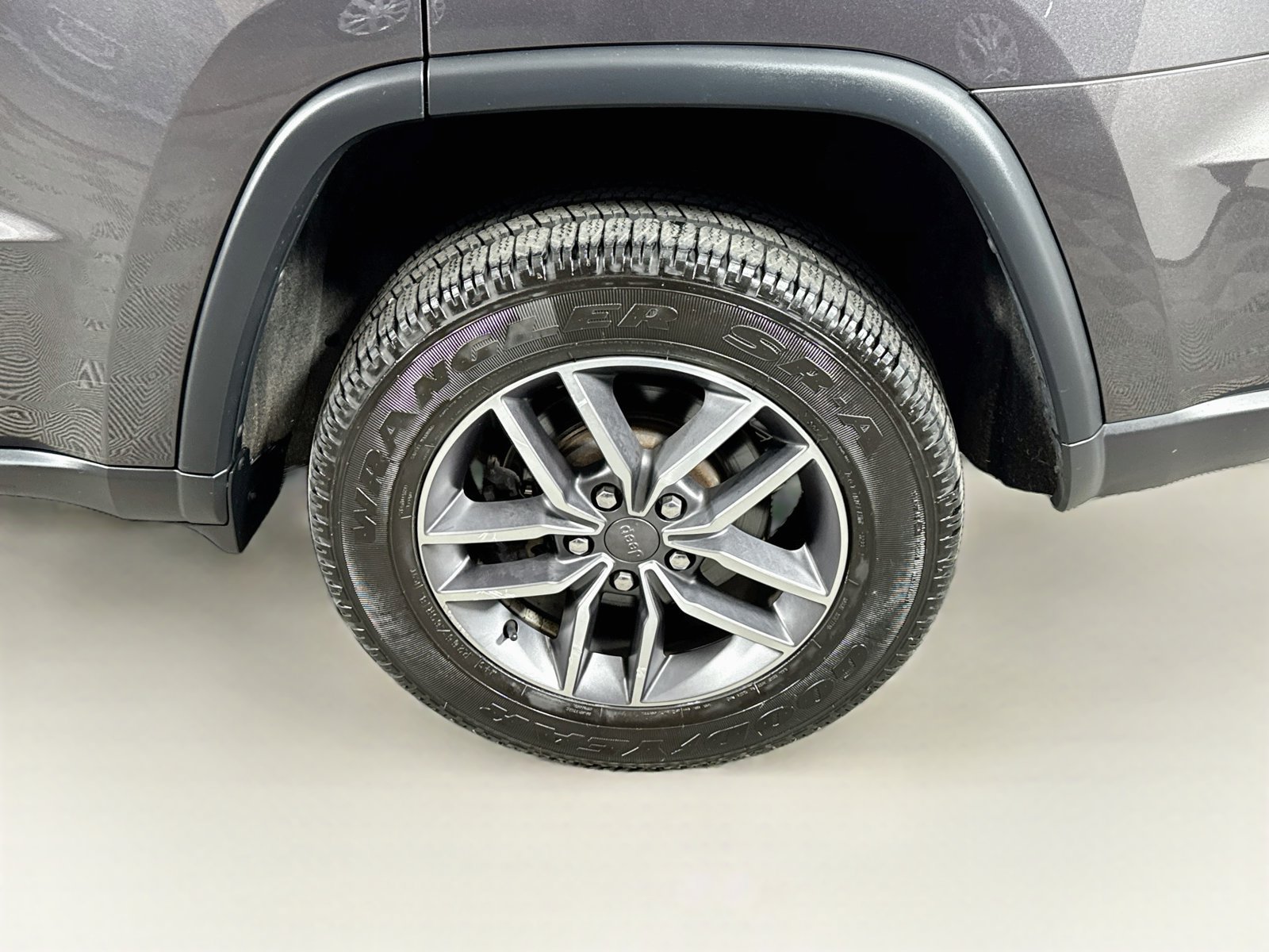 Used 2021 Jeep Grand Cherokee Limited AWD/4WD image 24