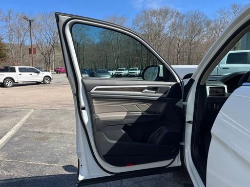 Certified 2023 Volkswagen Atlas SE w/ Panoramic Sunroof Package image 32