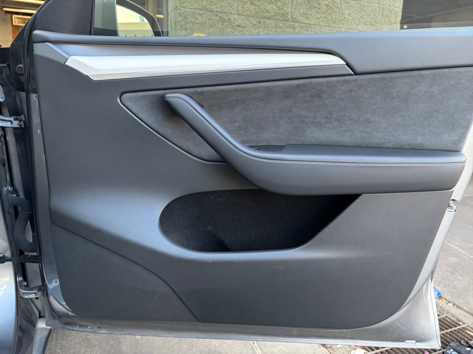 Used 2025 Tesla Model Y Long Range AWD/4WD image 16