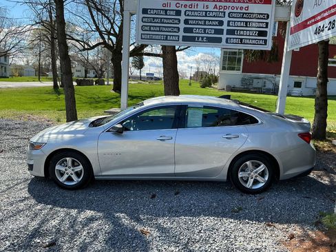Used 2020 Chevrolet Malibu LS image 2