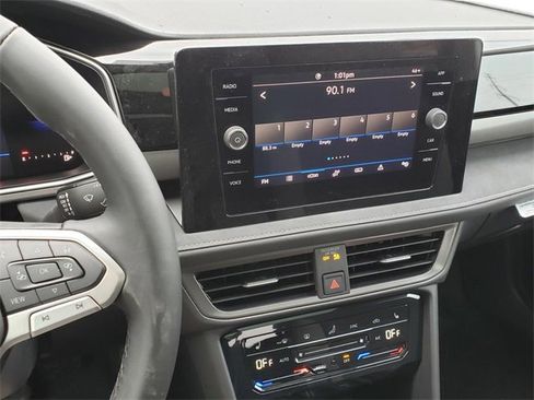 New 2026 Volkswagen Taos SE image 11