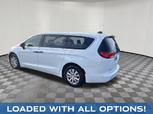 Used 2020 Chrysler Voyager L FWD image 4