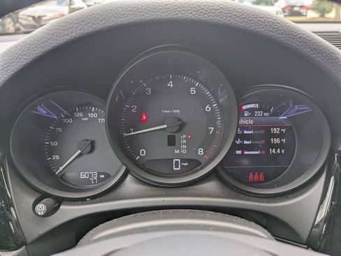 Used 2025 Porsche Macan AWD/4WD image 15