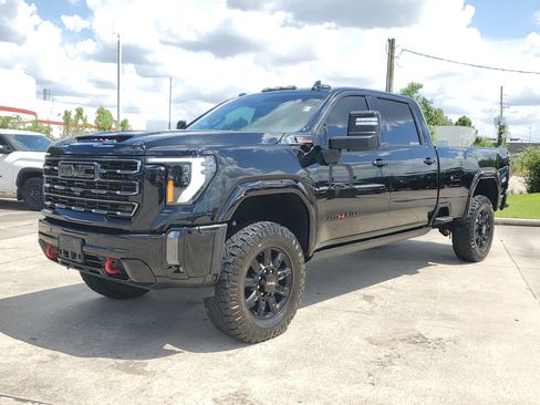 Used 2024 GMC Sierra 3500 AT4 w/ AT4 Premium Plus Package AWD/4WD image 2