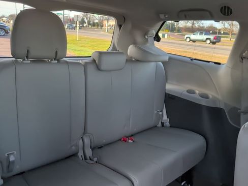 Used 2017 Toyota Sienna XLE w/ XLE Navigation Package image 26