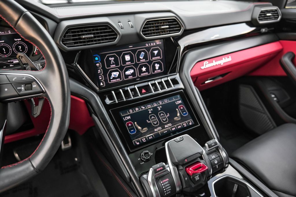 Used 2022 Lamborghini Urus AWD/4WD image 31