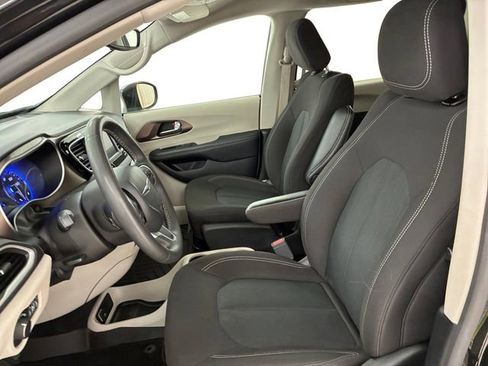 Used 2023 Chrysler Voyager LX FWD image 12