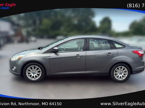 Used 2012 Ford Focus SE FWD image 2