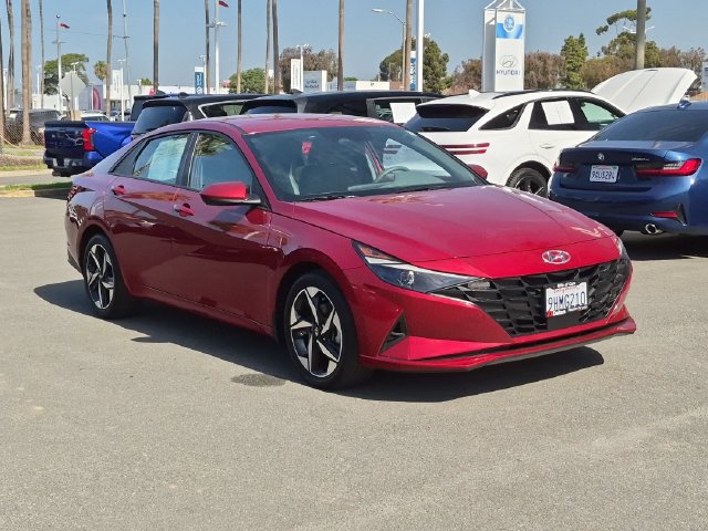 Used 2023 Hyundai Elantra SEL w/ Convenience Package FWD image 2