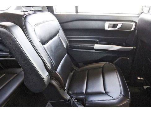 Used 2022 Ford Explorer XLT w/ Equipment Group 202A AWD/4WD image 10