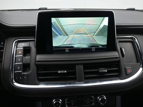 Used 2023 GMC Yukon XL SLT image 17