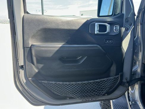 Used 2020 Jeep Wrangler Unlimited Sahara image 21