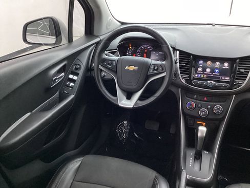 Used 2018 Chevrolet Trax LT w/ LT Convenience Package AWD/4WD image 29