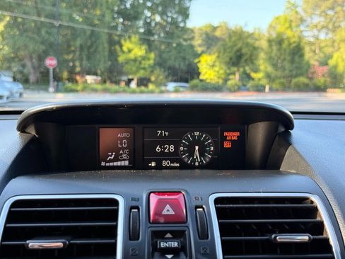Used 2017 Subaru Forester 2.5i Premium w/ All-Weather Package AWD/4WD image 37