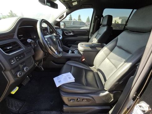 Used 2024 Chevrolet Suburban LT RWD image 17