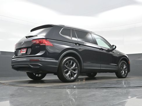 Used 2022 Volkswagen Tiguan SE AWD/4WD image 34
