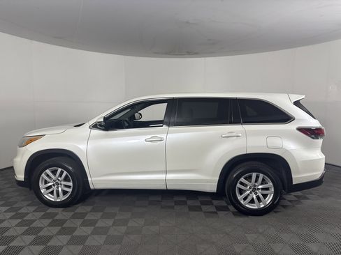 Used 2016 Toyota Highlander LE image 7