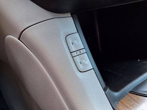 Used 2018 GMC Acadia SLE FWD image 23