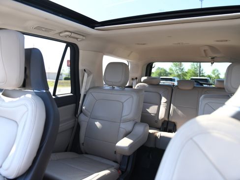Used 2022 Lincoln Navigator Reserve AWD/4WD image 28