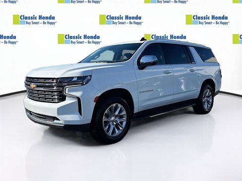 Used 2023 Chevrolet Suburban Premier image 3