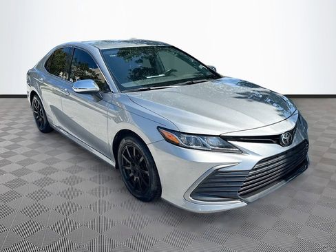 Used 2021 Toyota Camry LE image 4