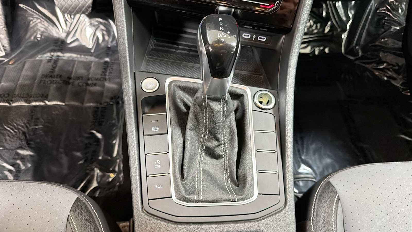 Used 2025 Volkswagen Jetta SE FWD image 21