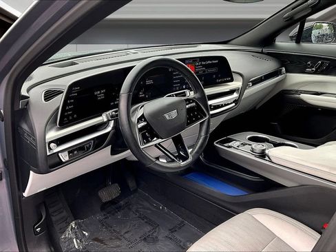 Certified 2025 Cadillac Lyriq Sport w/ LPO, Floor Liner Package AWD/4WD image 17