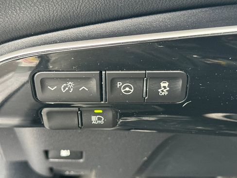 Used 2017 Toyota Prius Three image 36