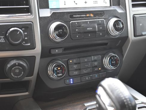 Used 2018 Ford F150 Lariat w/ Equipment Group 502A Luxury AWD/4WD image 14