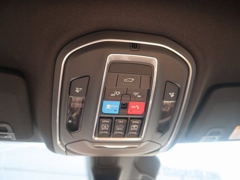 New 2025 Jeep Grand Cherokee Limited image 18