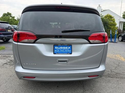 Used 2020 Chrysler Voyager L FWD image 5